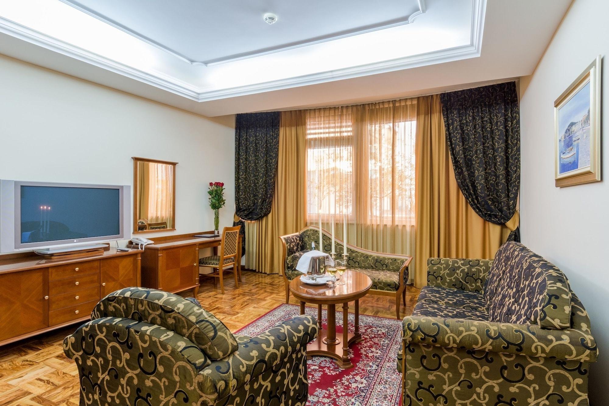 Palazzo President Hotel สปลิท ภายนอก รูปภาพ