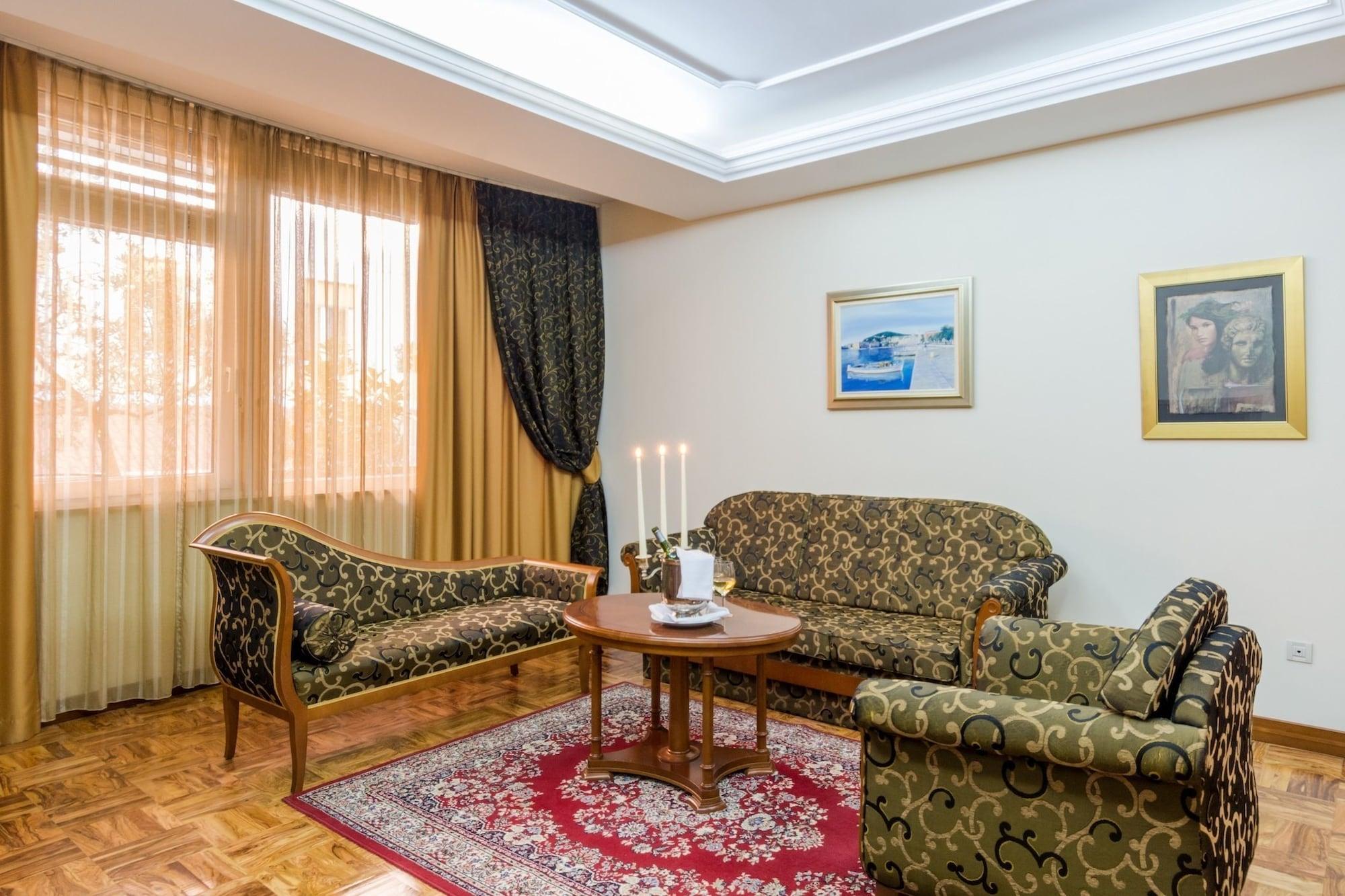 Palazzo President Hotel สปลิท ภายนอก รูปภาพ