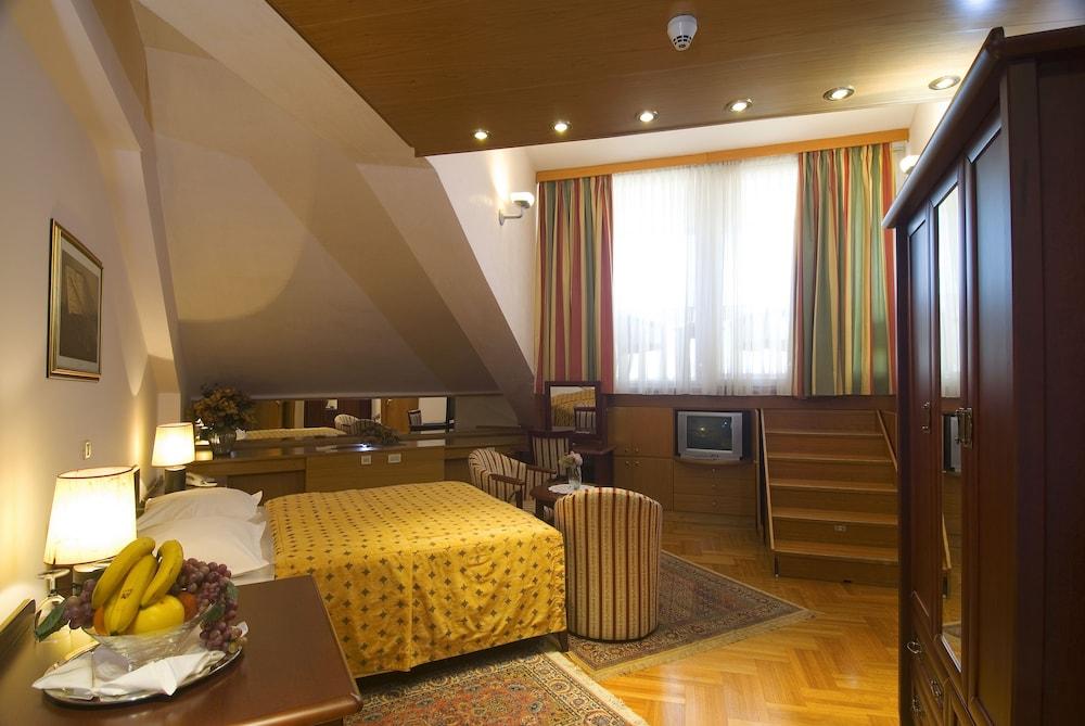 Palazzo President Hotel สปลิท ภายนอก รูปภาพ