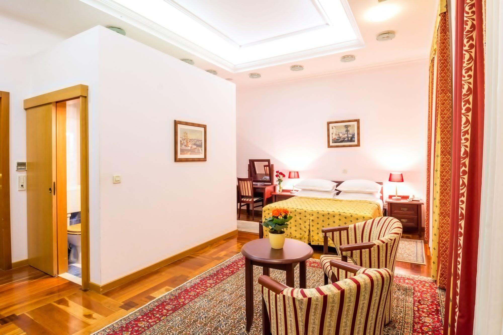 Palazzo President Hotel สปลิท ภายนอก รูปภาพ
