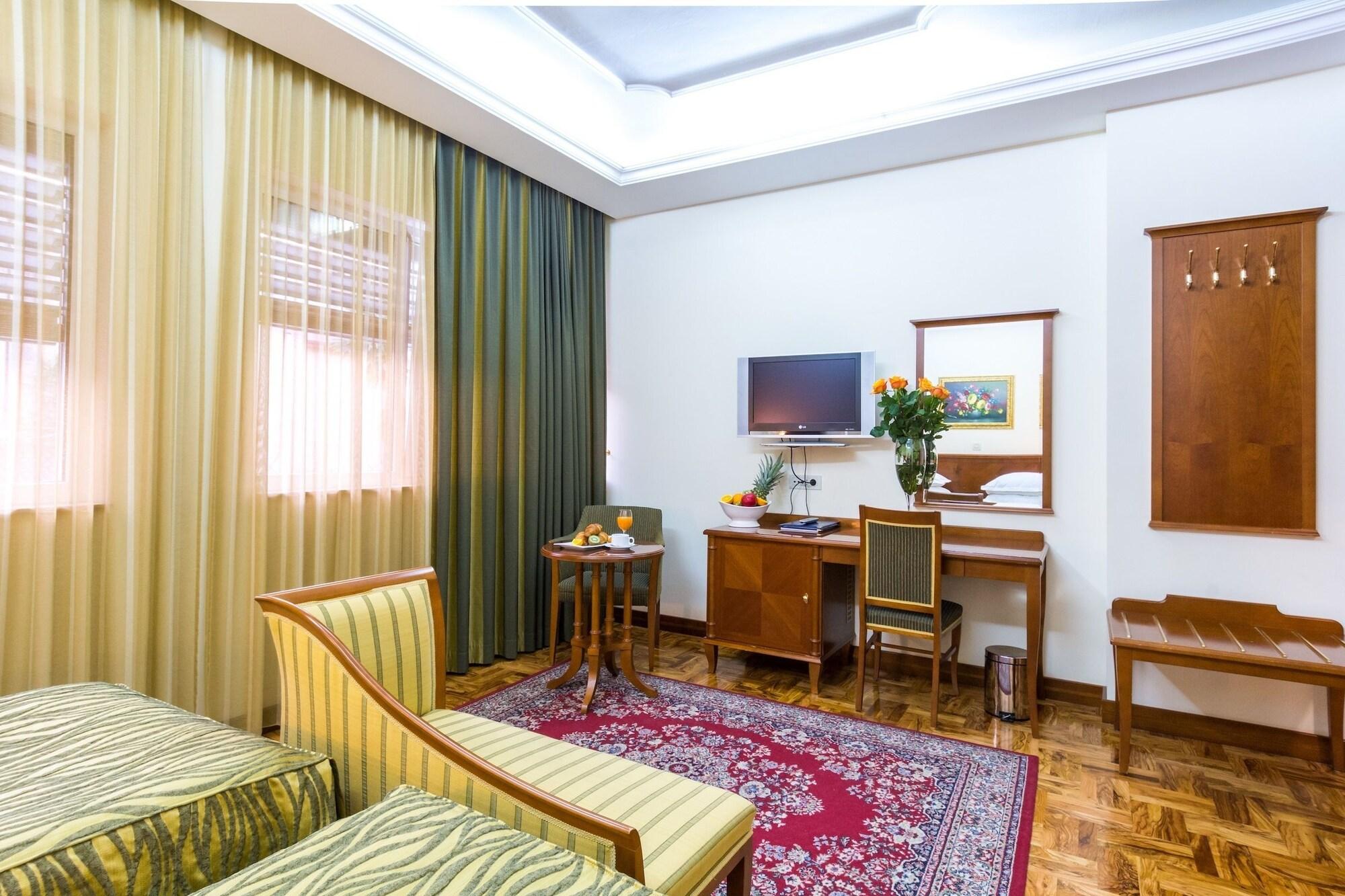 Palazzo President Hotel สปลิท ภายนอก รูปภาพ