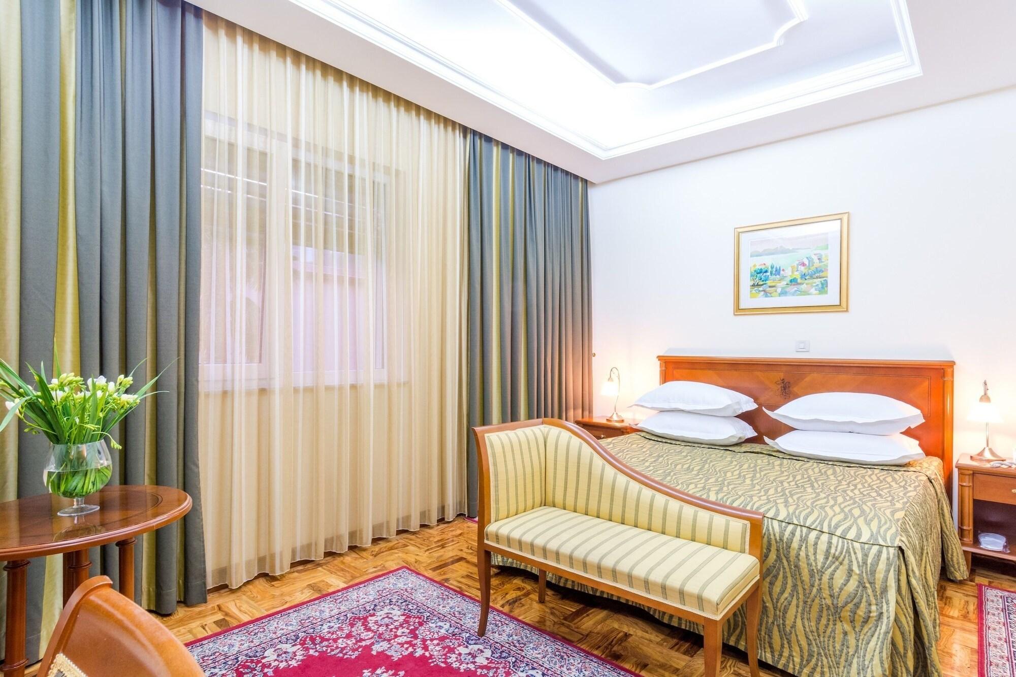 Palazzo President Hotel สปลิท ภายนอก รูปภาพ
