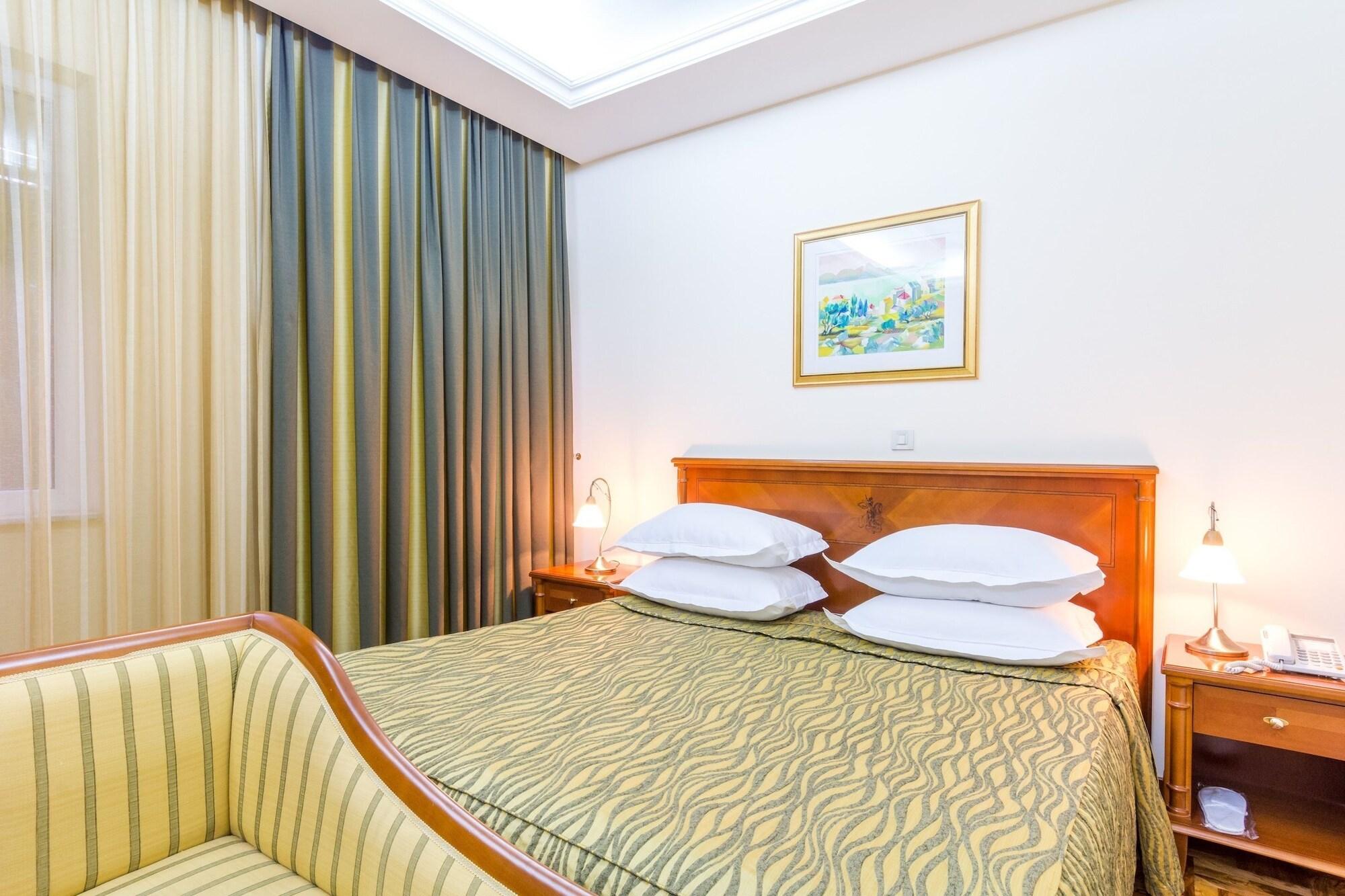 Palazzo President Hotel สปลิท ภายนอก รูปภาพ
