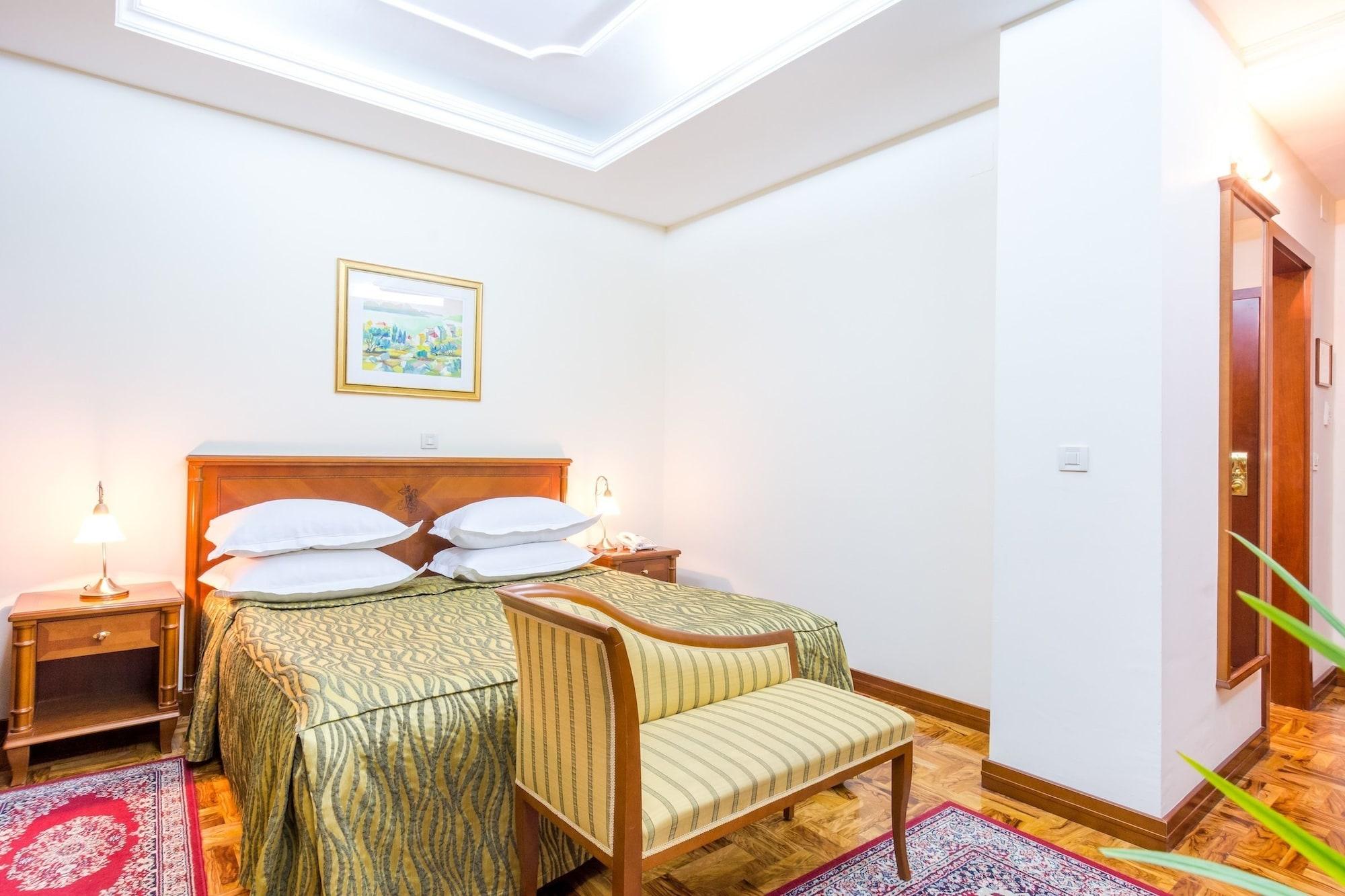 Palazzo President Hotel สปลิท ภายนอก รูปภาพ