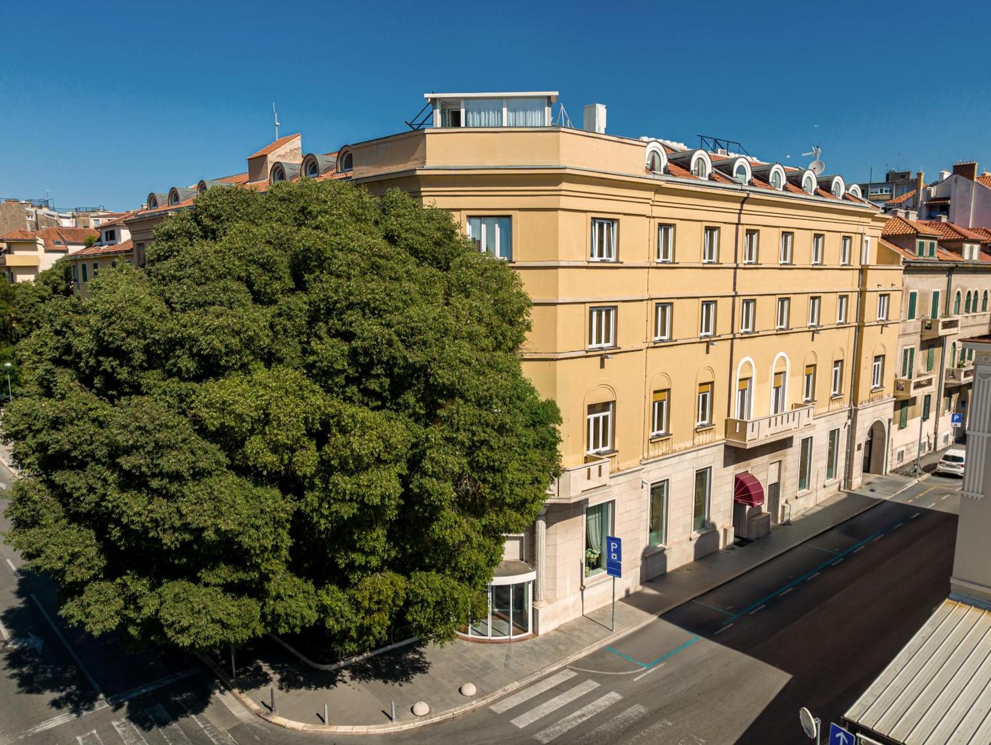 Palazzo President Hotel สปลิท ภายนอก รูปภาพ
